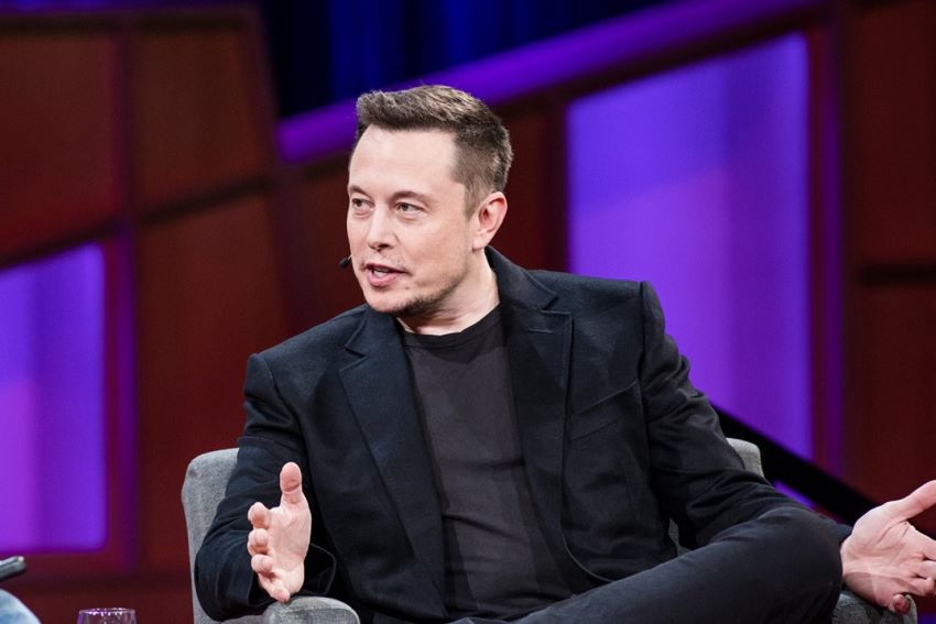 Elon Musk durante apresentação