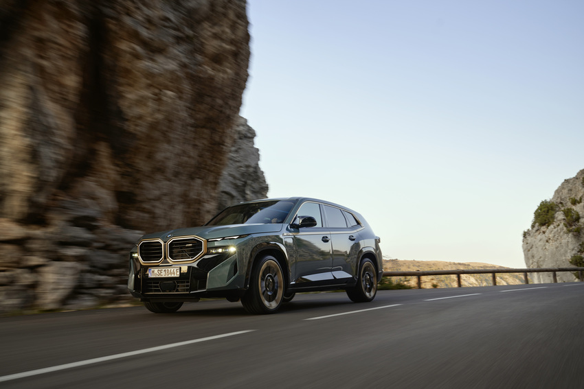 Design extravagante e motor V8 híbrido: conheça o BMW XM