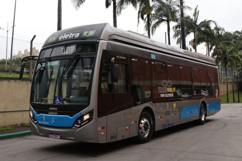 Ônibus elétrico da Eletra utilizado no transporte coletivo de São Paulo tem a cor cinza