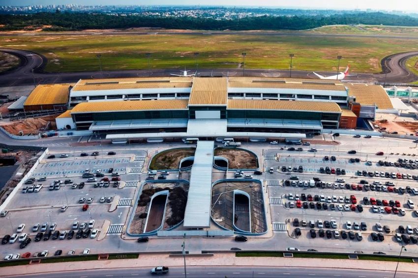 Vista aérea do aeroporto internacional de Manaus (AM)