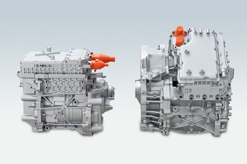 Imagem mostra dois motores de veículos da Nissan