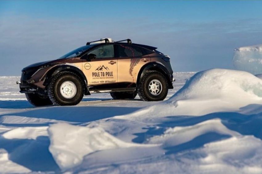 Nissan Ariya passa por terreno coberto pela neve no Polo Norte