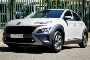 Versão híbrida do Hyundai Kona tem grade frontal aberta para entrada de ar