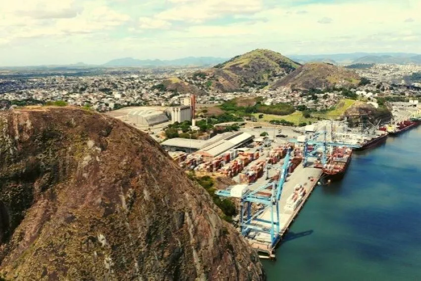 Porto de Vila Velha que receberá navios chineses com carros elétricos
