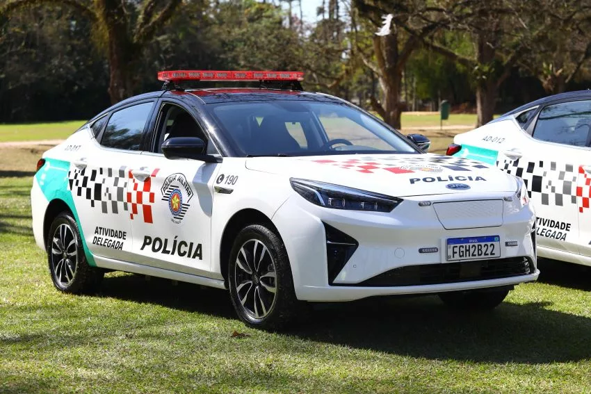 Policia Militar com carro 100% elétrico em São José dos Campos