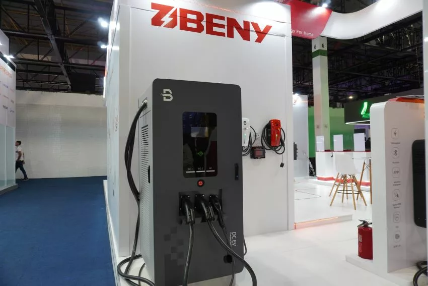 Carregador da Beny para veículos elétricos em exposição na Intersolar 2023