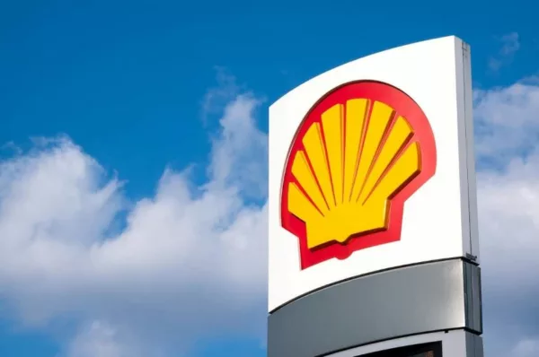 Logo da Shell com nuvens ao fundo