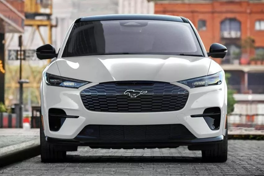 Frente do Mustang Mach-e, novo SUV esportivo da Ford para o mercado nacional
