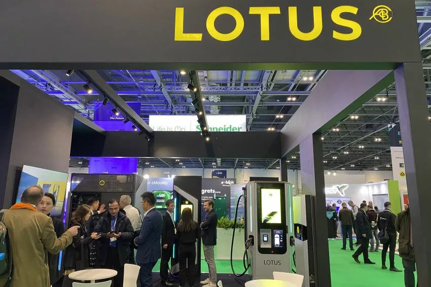 Estande da Lotus no London EV Show
