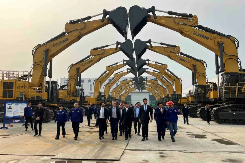 Governador de Minas Gerais, Ricardo Zema, em visita a fábrica da XCMG, na China