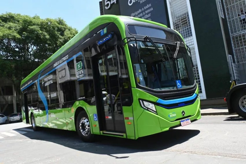 Mercedes-Benz inicia entrega de 50 ônibus elétricos para SP