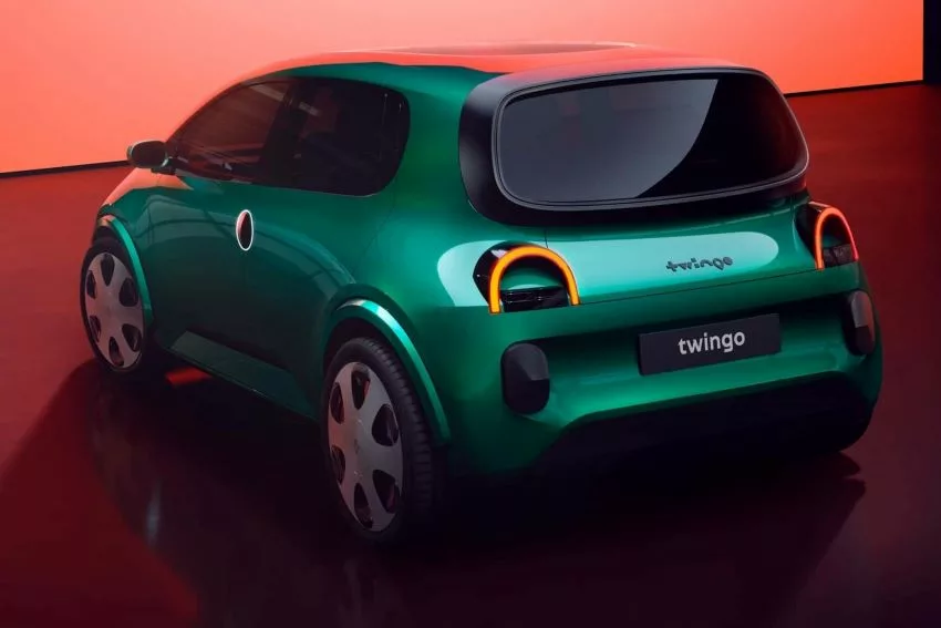Um clássico que retorna elétrico, o Twingo deve chegar em 2025