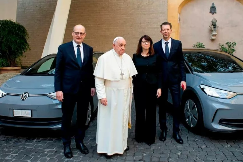 Papa Francisco durante evento de anuncio do acordo entre o Vaticano e a Volkswagen