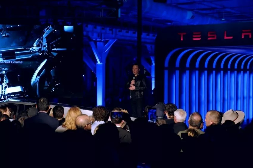 Elon Musk, CEO da Tesla, em apresentação do Cybertruck