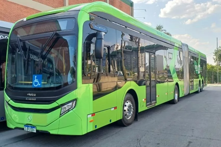 Novo modelo da Eletra, o e-Trol, um trólebus que pode funcionar também como ônibus