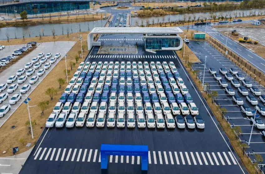 Veículos prontos para serem exportados da China para a América Latina