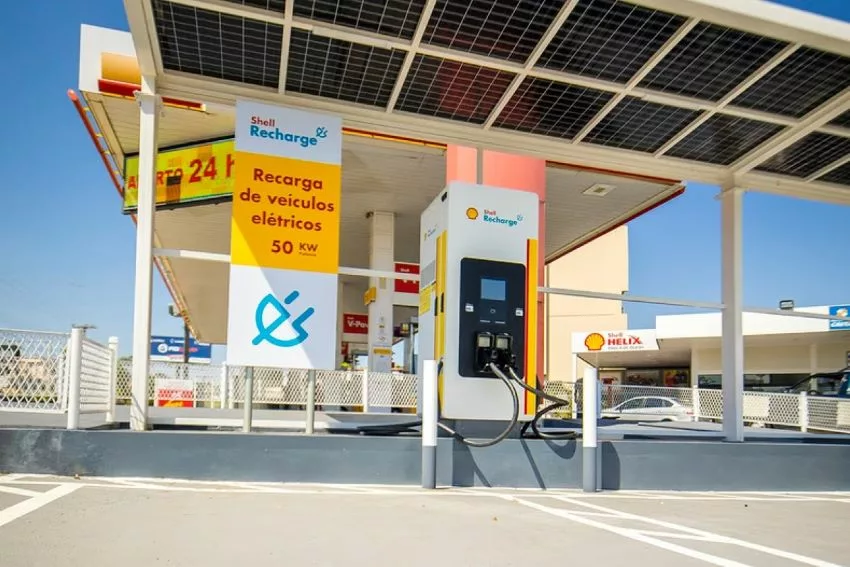 Hub de recarga Shell Recharge com energia renovável