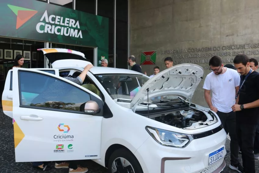 Capacitação de funcionários públicos de Criciúma (SC) para usar os carros elétricos da cidade