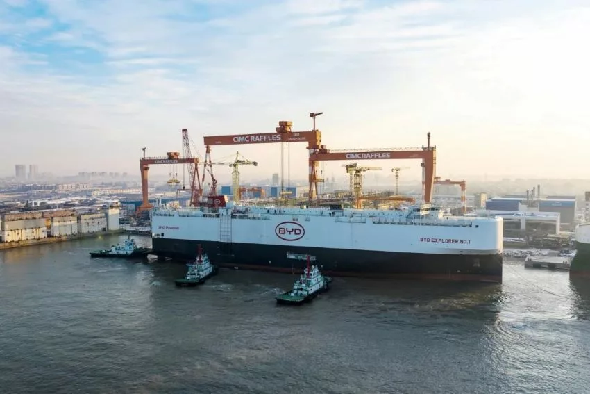 China exporta tantos VEs que já vê falta de navios para transporte