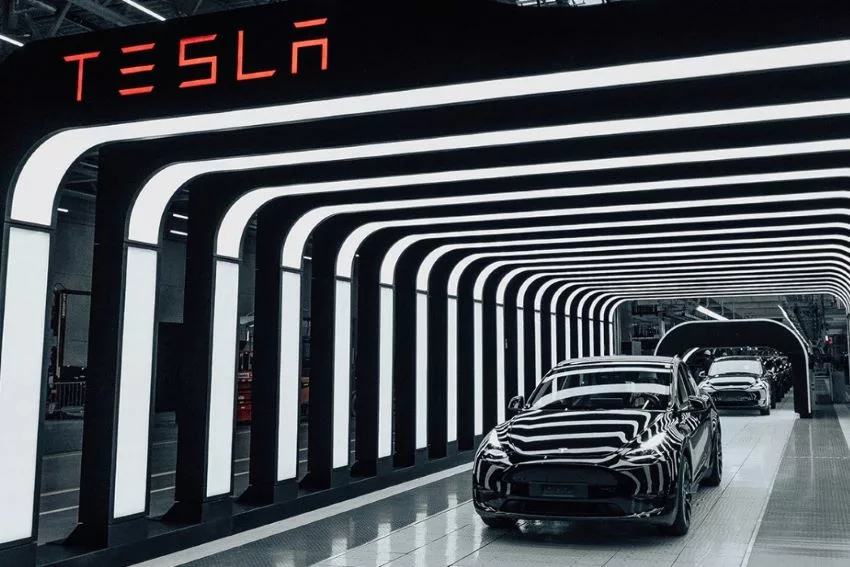 Tesla tem demissão em massa após queda nas vendas em 2024