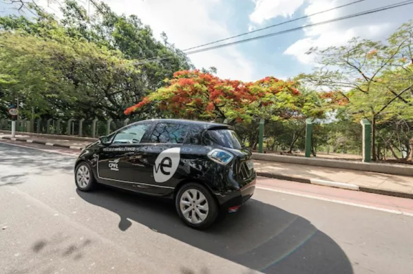 Renault Zoe preto, de um motorista de aplicativo