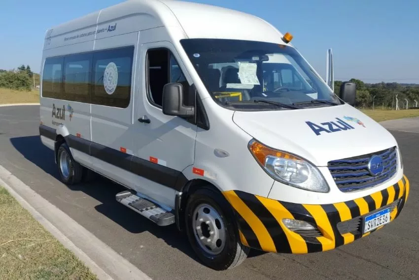 Azul adota vans elétricas para operações em solo em Viracopos