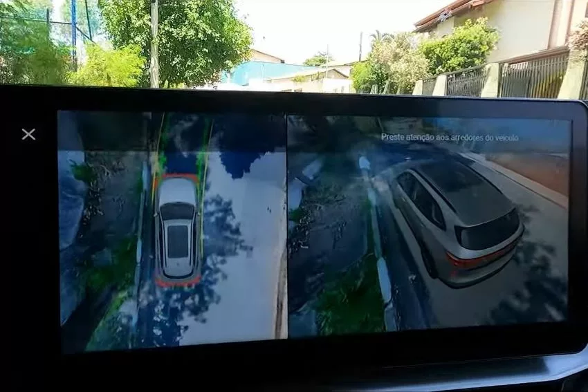 Painel mostra imagem de câmeras instaladas no carro