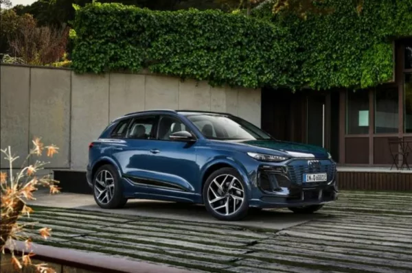 Audi Q6 e-tron é um SUV 100% elétrico; na foto, ele aparece na cor azul