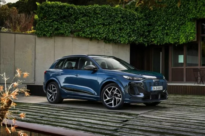 Audi Q6 e-tron é um SUV 100% elétrico; na foto, ele aparece na cor azul