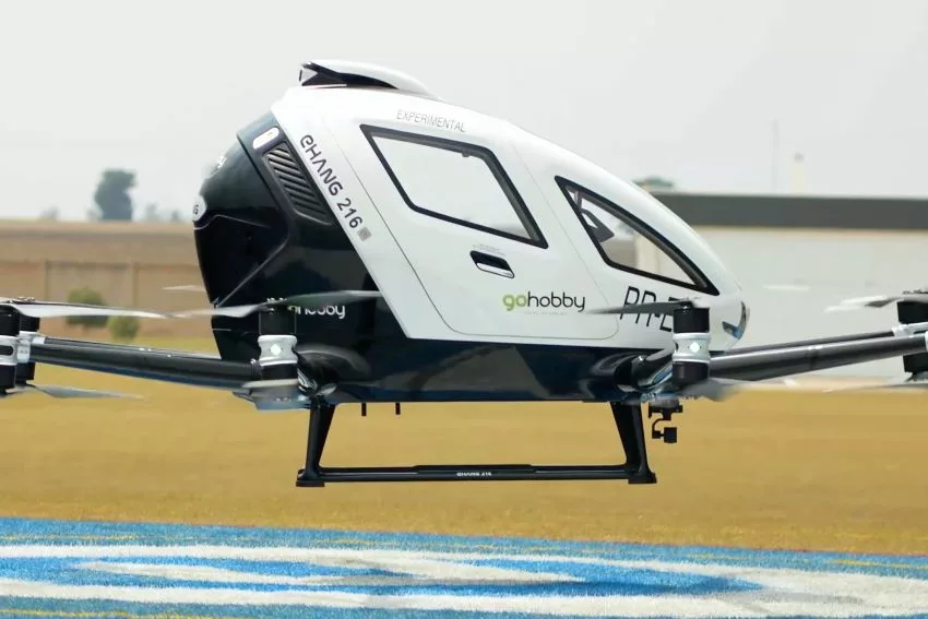 Imagem mostra o momento da decolagem do eVTOL