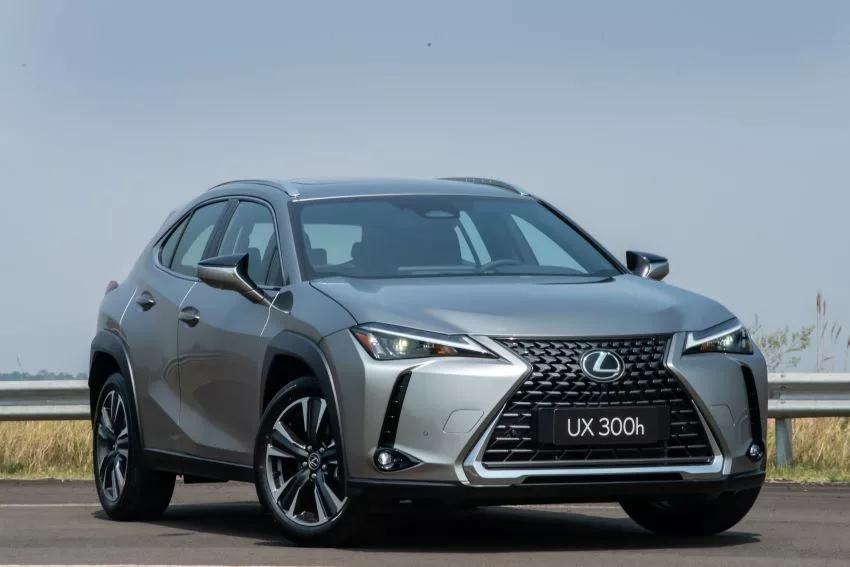 lexus UX 300h de frente