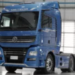 Caminhão híbrido da Volkswagen na cor azul