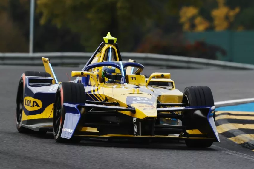 Carro do brasileiro Lucas Di Grassi tem as cores amarela e azul