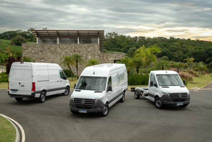 Versões Furgão e Truck da eSprinter são vistas lado a lado