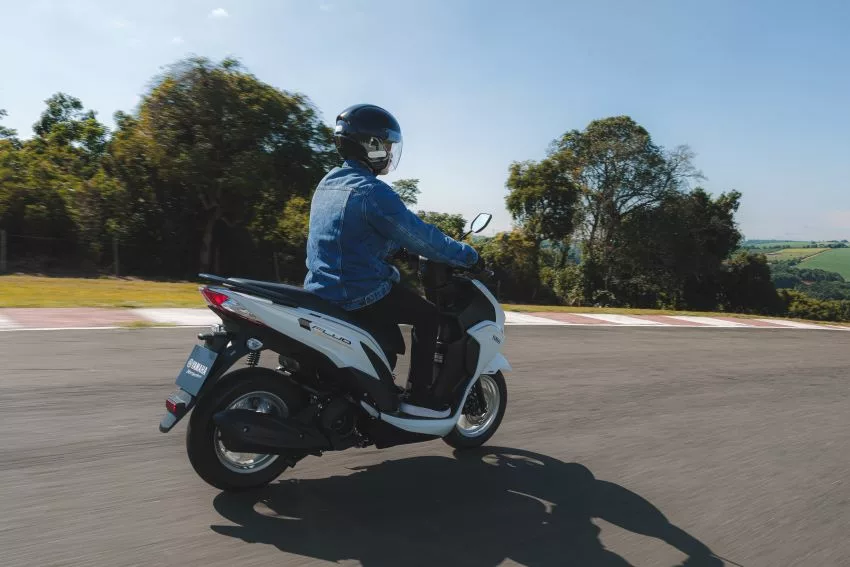 Yamaha Fluo Abs Hybrid Connected