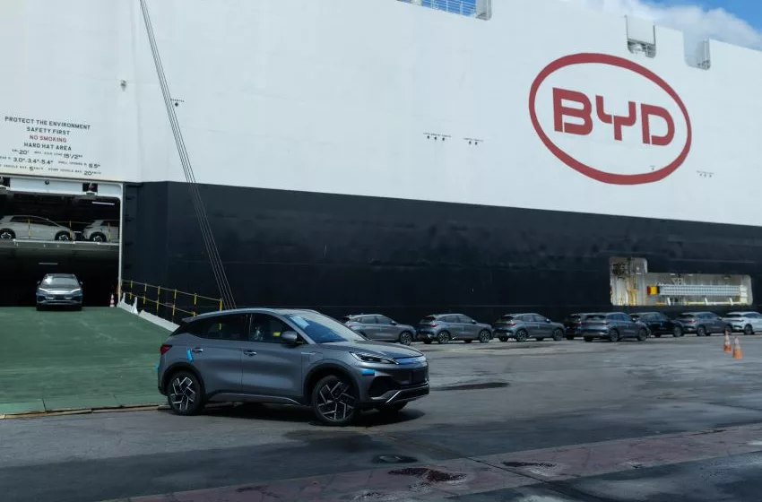 Carro da BYD desembarca de navio