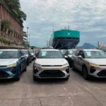 Imagem mostra primeiras unidades do Captiva EV em desembarque em porto brasileiro