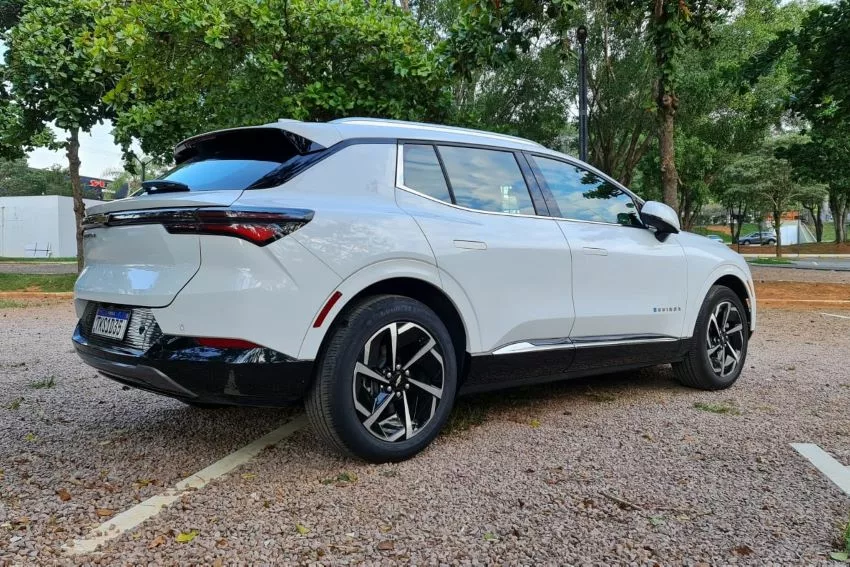 Visão traseira do Equinox EV