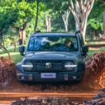 GWM Tank 300 passa por área alagada