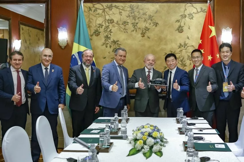 Executivos da GWM recebem comitiva brasileira em sala de jantar