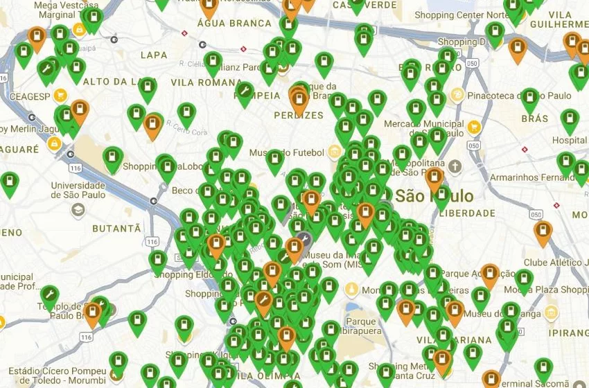 Mapa do aplicativo plugshare mostra locais de eletropostos na cidade de São Paulo