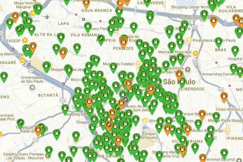 Mapa do aplicativo plugshare mostra locais de eletropostos na cidade de São Paulo