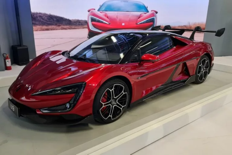YangWang U9 vermelho é visto em área da BYD