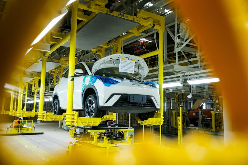 BYD Dolphin Mini em linha de montagem na fábrica de Camaçari (BA)