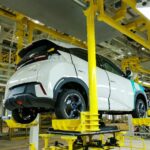 Veículo da montadora BYD em linha de montagem