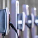 Quatro carregadores para recarga de veículos elétricos