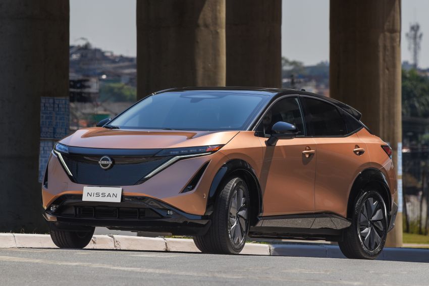 Nissan Ariya é visto em rua brasileira