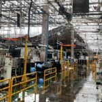 Imagem mostra destruição por dentro da fábrica
