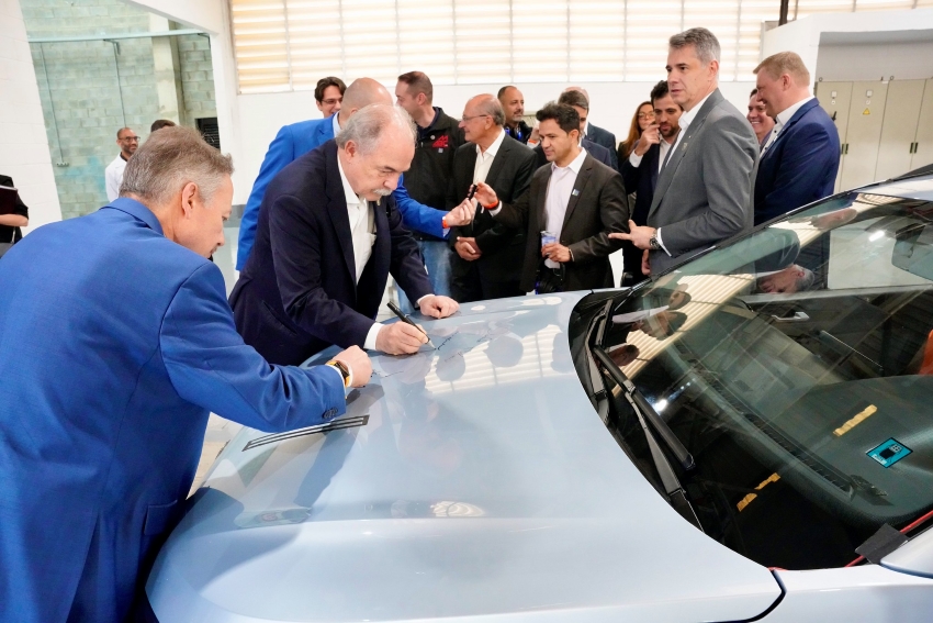 CEO da VW: ‘Todo Volkswagen será eletrificado a partir de 2026’