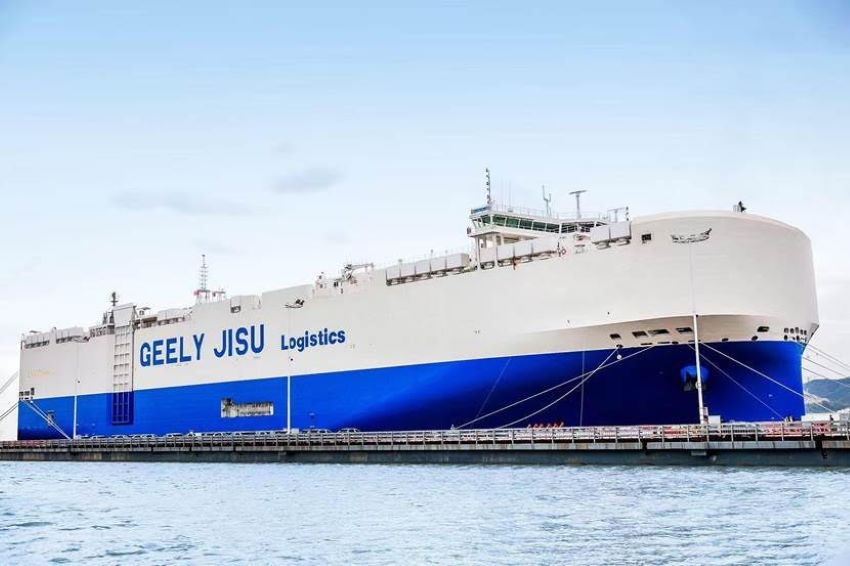Navio "Jisu Glory" no oceano